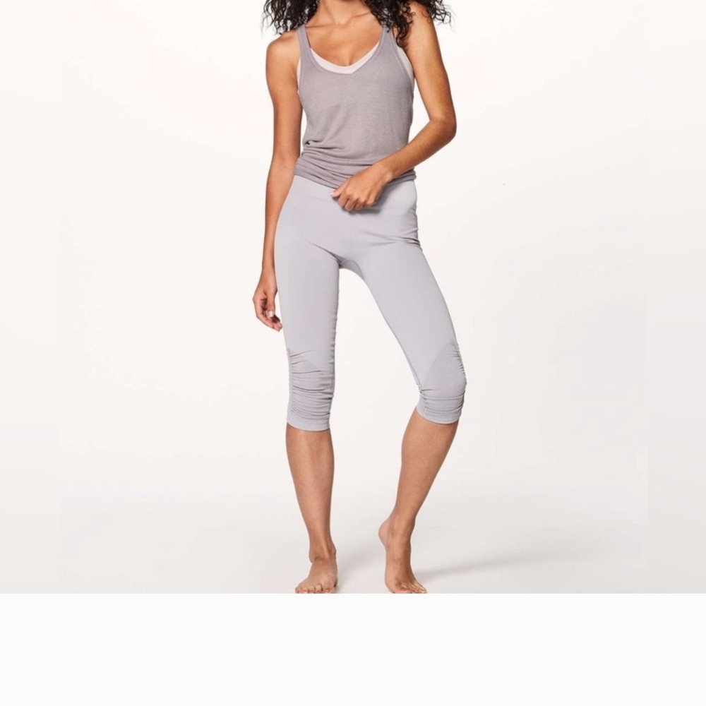 Lululemon The Class Taryn Toomey Awakening Crop Ice Grey Size 4